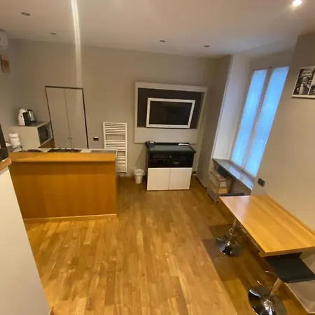 Milano 11 Арона